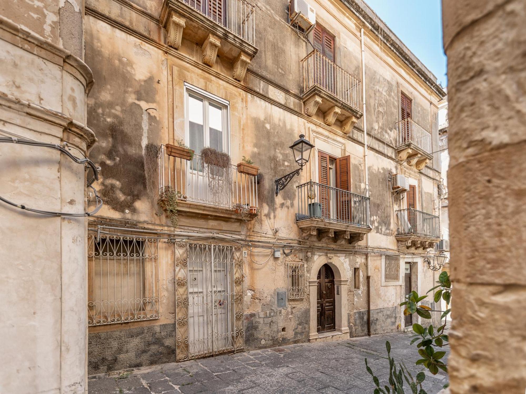 Suite San Tommaso - Ortigia Holidays Сиракузы Экстерьер фото